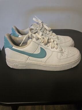 Nike White Sneakers with Teal Swoosh YOUTH SIZE 7***